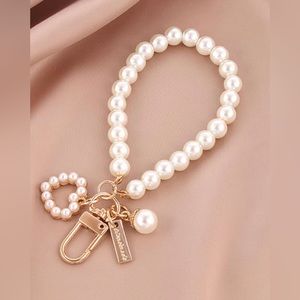 🌷Sale🌷Women’s Key Chain, Beautiful pearl key chain, wristlet